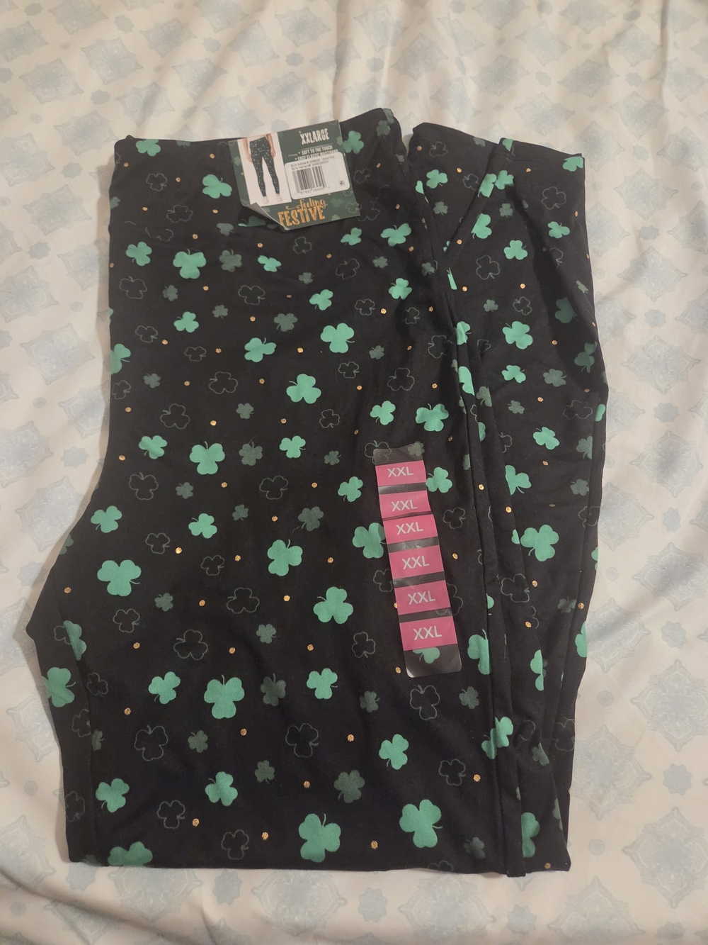 Black Clover-Print Leggings - Green Clover Pattern
